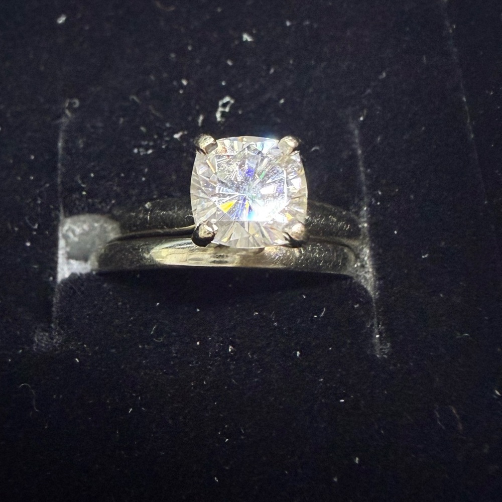 14k White Gold Moissanine Women's Ring